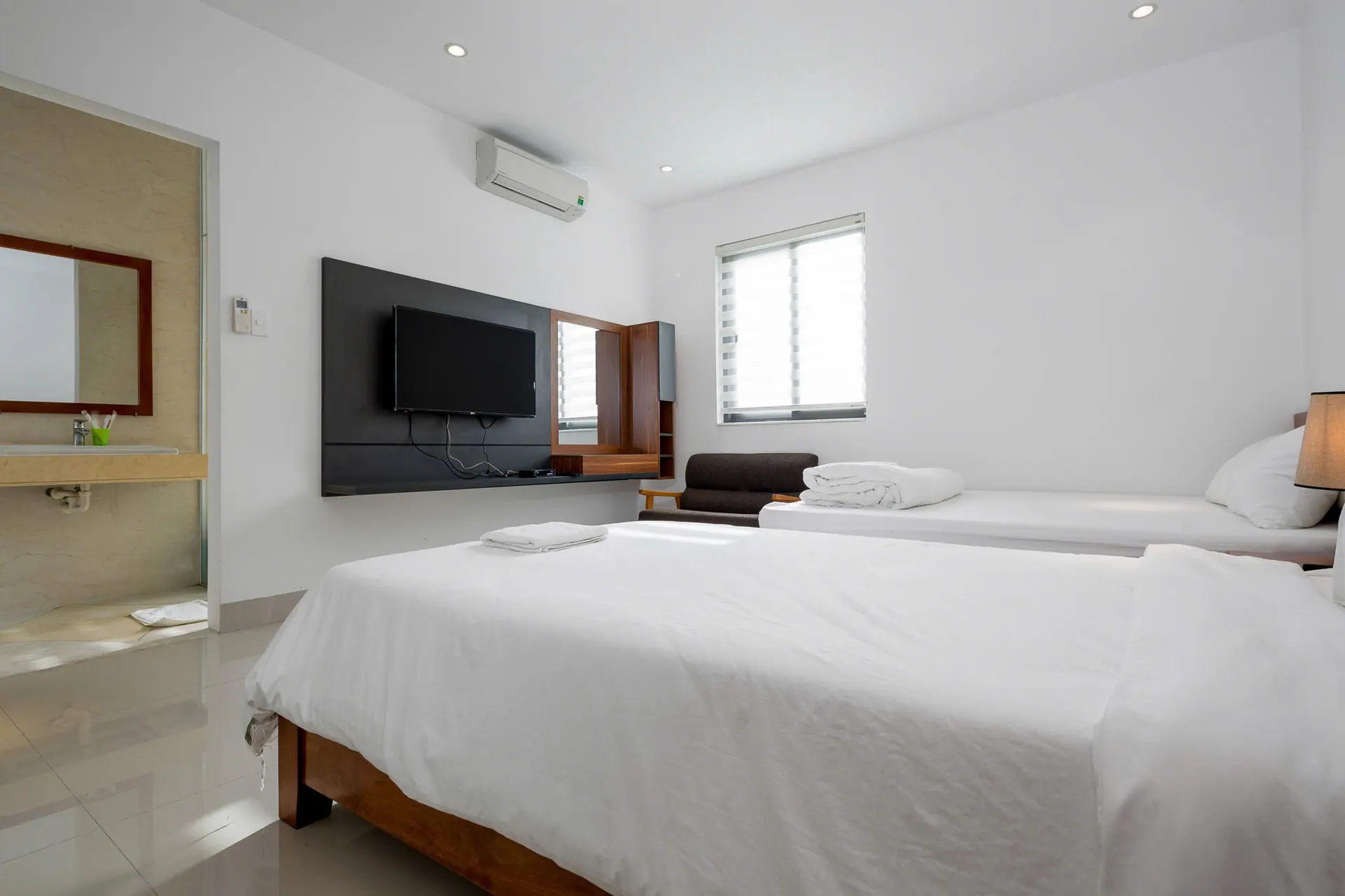 The Stunning Luxurious Villa by My Khe beach An Hai 3